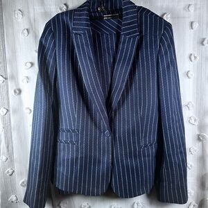 NWT Tahari Women’s Navy and White Pinstripe Skirt Suit Size 8